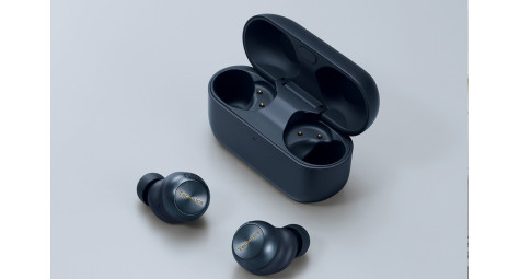 Нагороджені бездротові навушники Technics EAH-AZ100 випущені в кольорі Midnight Blue